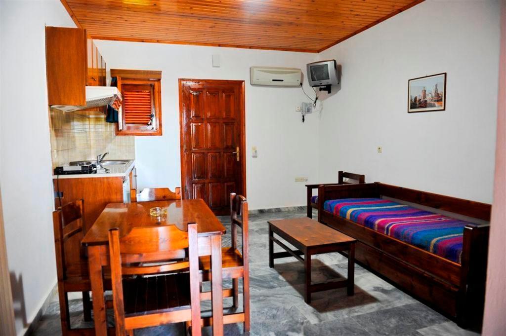 Ilena Hotel Acharavi  Zimmer foto