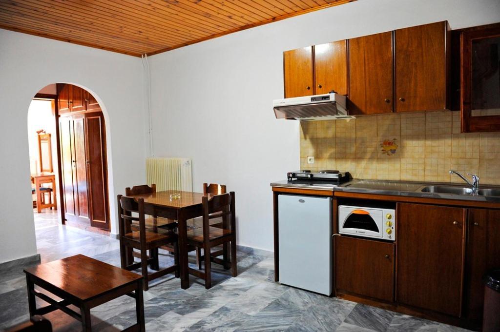 Ilena Hotel Acharavi  Zimmer foto